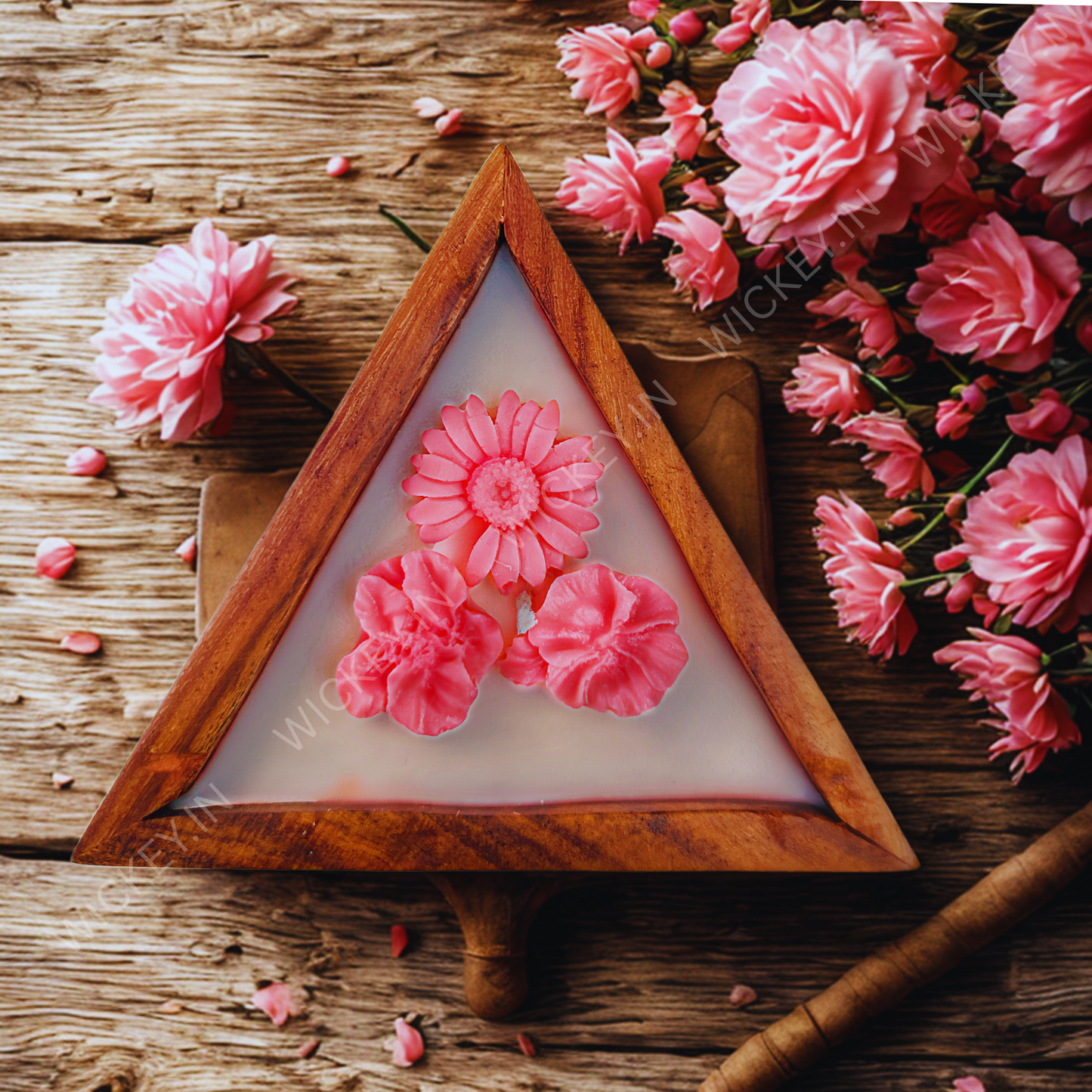 Wooden Tringle Candle | Sandalwood Fragrance